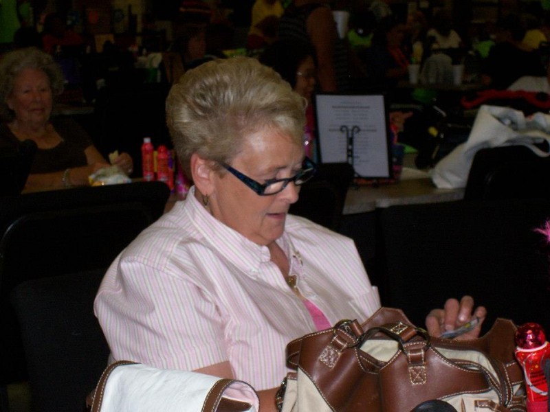 woman handles money at bingo table